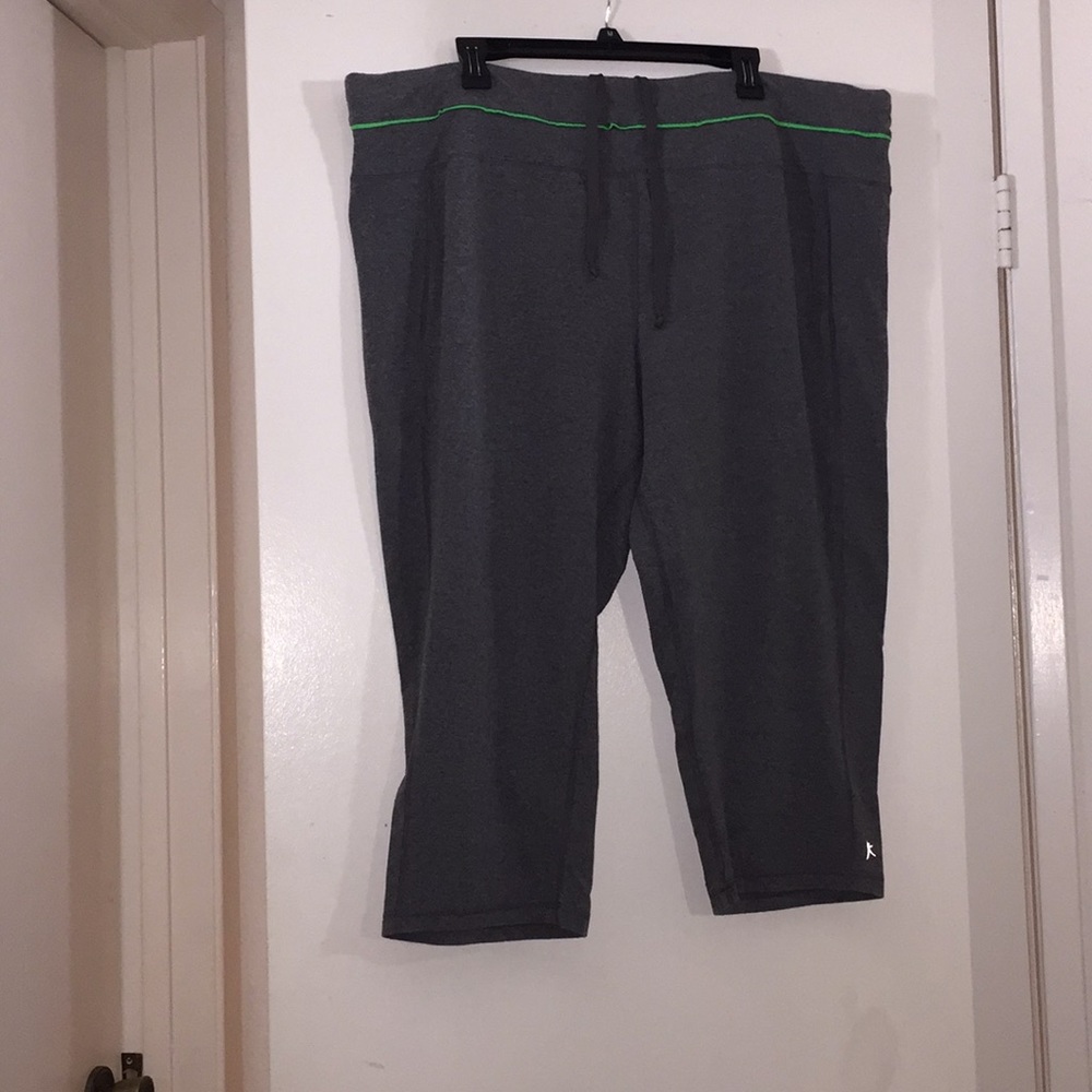 Danskin Now - Capri Pants